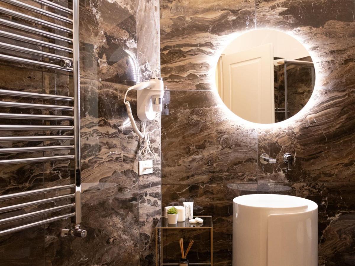 The Best Rent - Elegant Five-Bedrooms Apartment Near Colosseo Rom Eksteriør billede