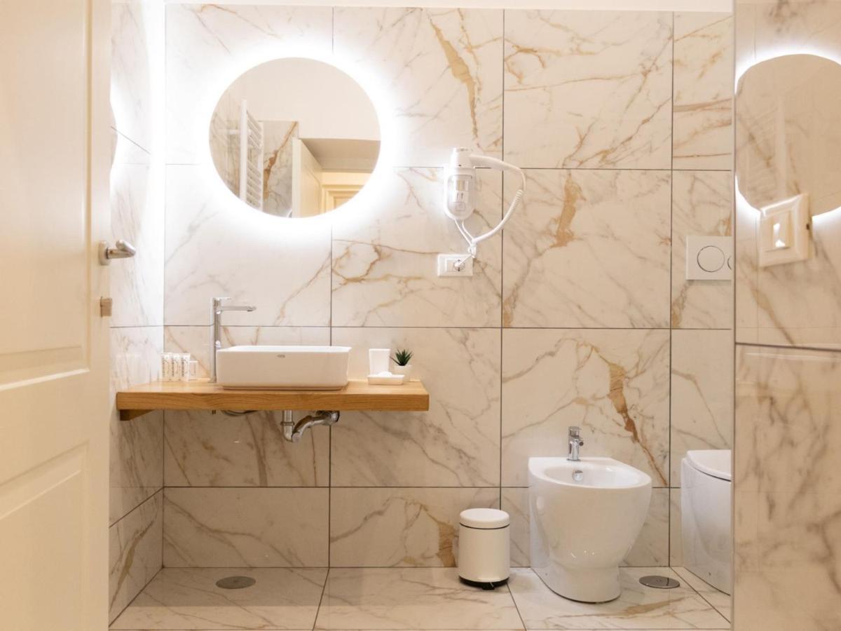 The Best Rent - Elegant Five-Bedrooms Apartment Near Colosseo Rom Eksteriør billede