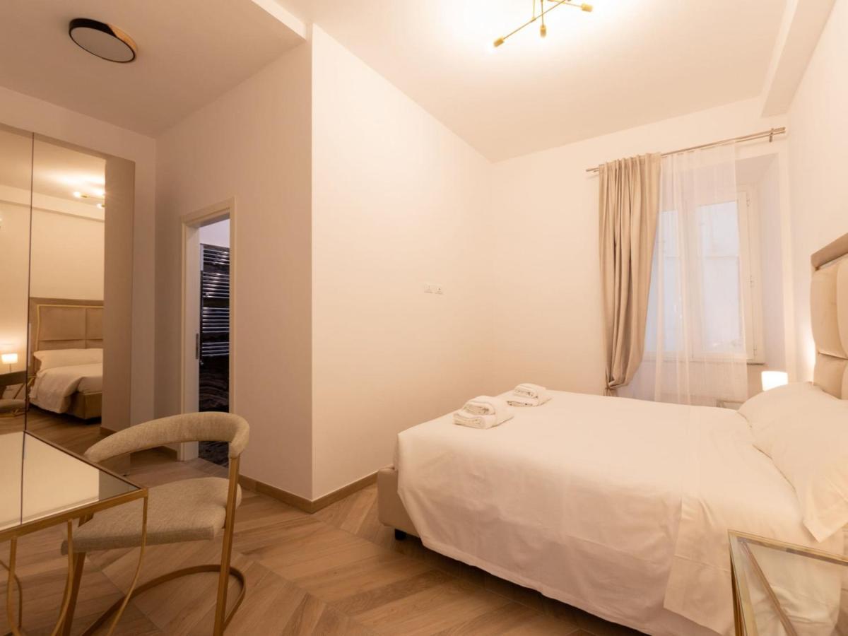 The Best Rent - Elegant Five-Bedrooms Apartment Near Colosseo Rom Eksteriør billede