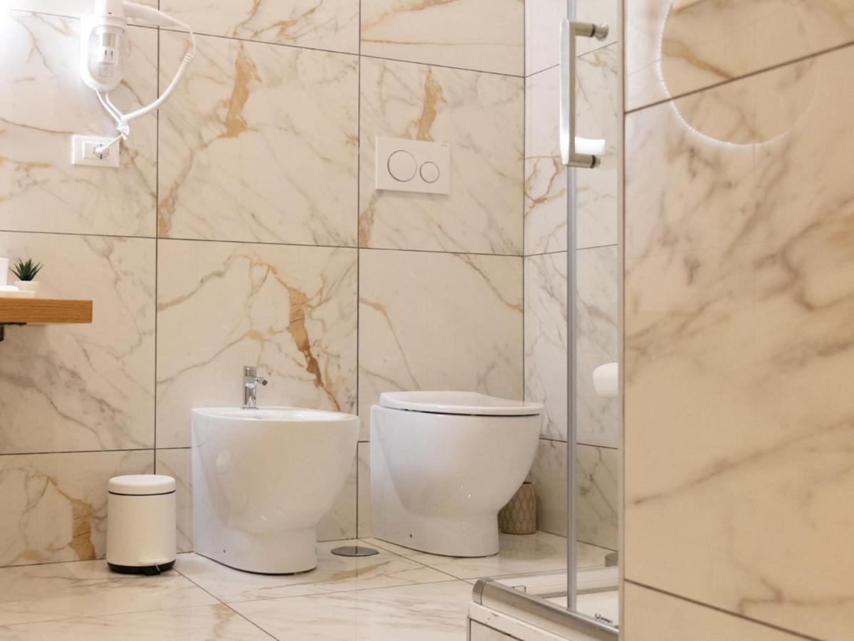 The Best Rent - Elegant Five-Bedrooms Apartment Near Colosseo Rom Eksteriør billede