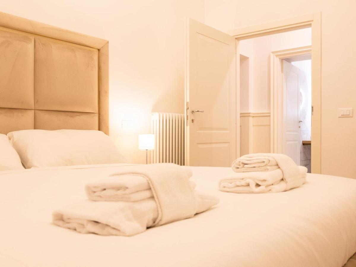 The Best Rent - Elegant Five-Bedrooms Apartment Near Colosseo Rom Eksteriør billede