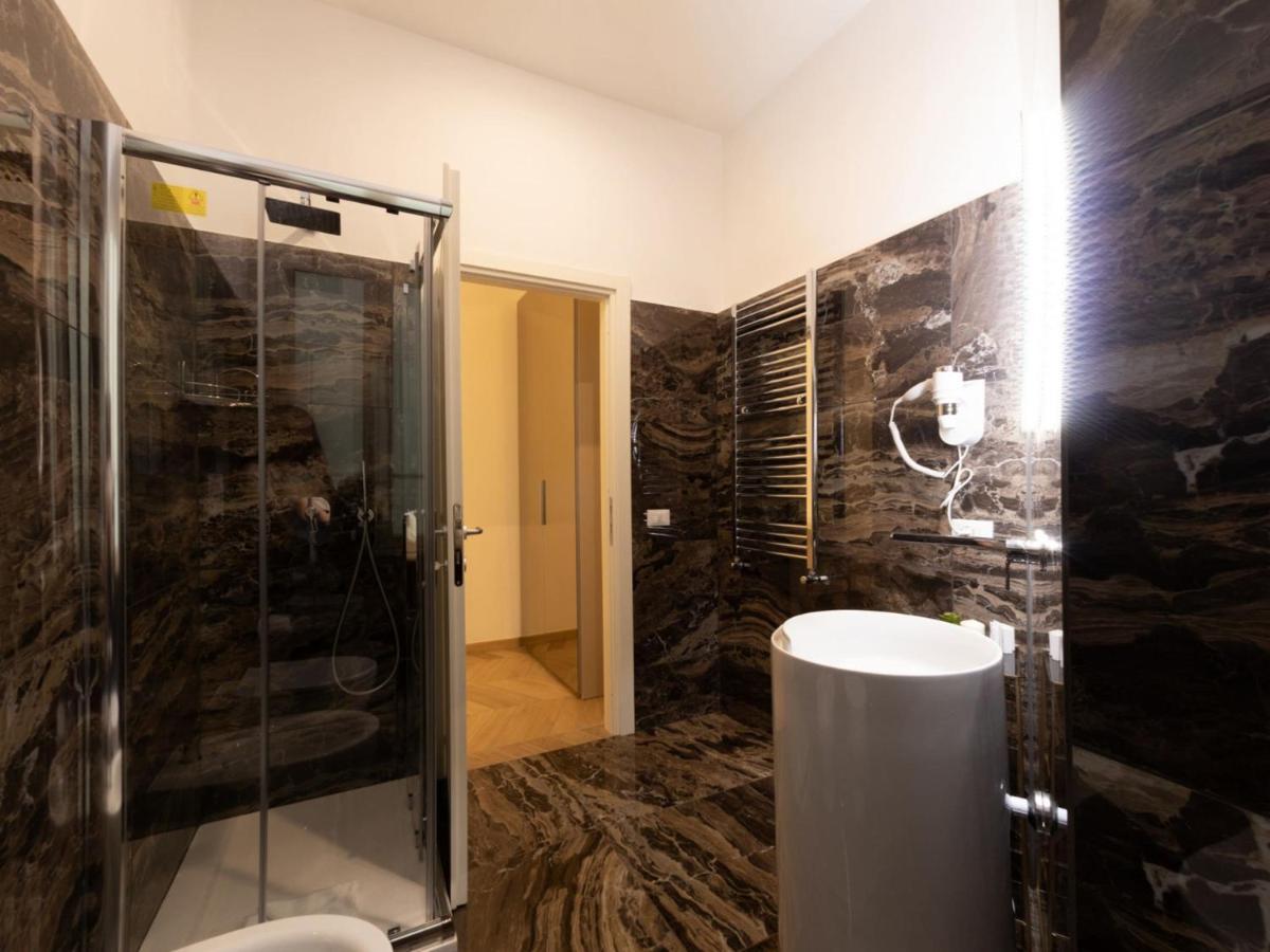 The Best Rent - Elegant Five-Bedrooms Apartment Near Colosseo Rom Eksteriør billede