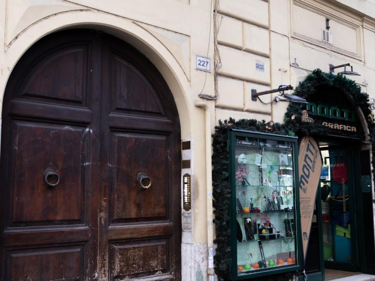 The Best Rent - Elegant Five-Bedrooms Apartment Near Colosseo Rom Eksteriør billede