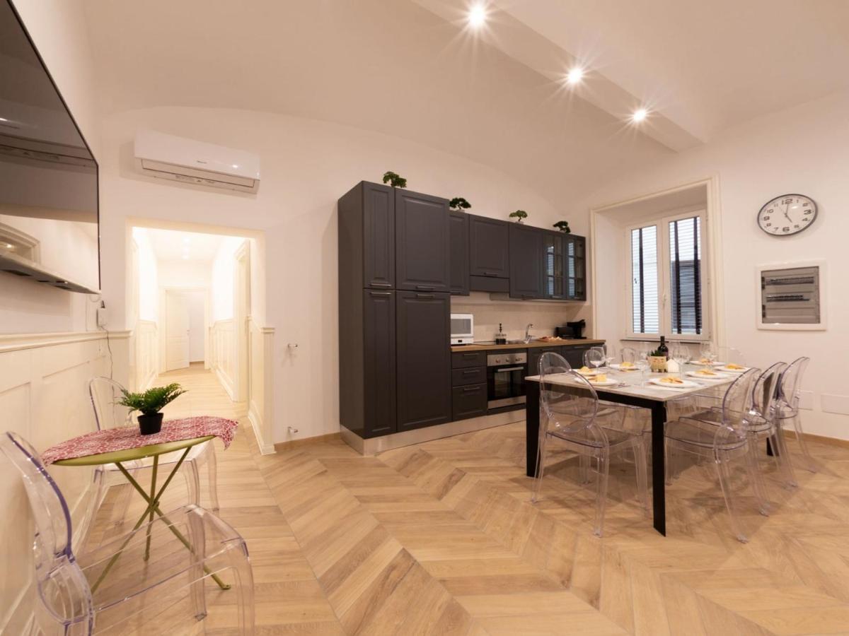 The Best Rent - Elegant Five-Bedrooms Apartment Near Colosseo Rom Eksteriør billede