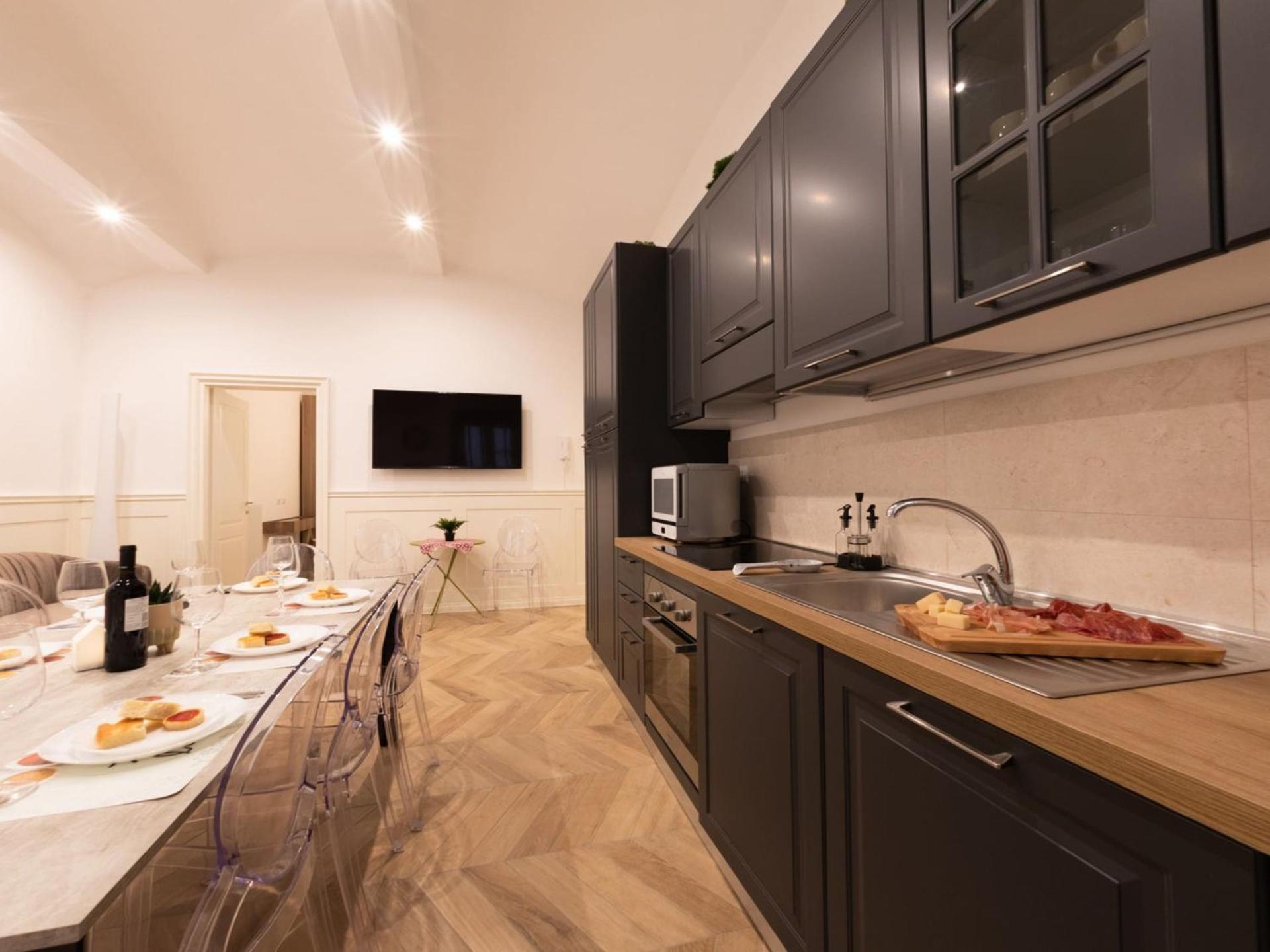 The Best Rent - Elegant Five-Bedrooms Apartment Near Colosseo Rom Eksteriør billede