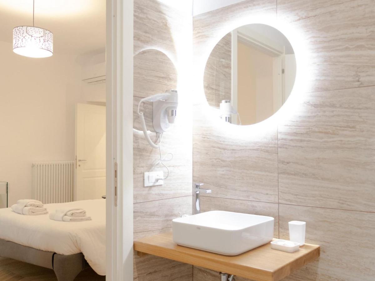 The Best Rent - Elegant Five-Bedrooms Apartment Near Colosseo Rom Eksteriør billede