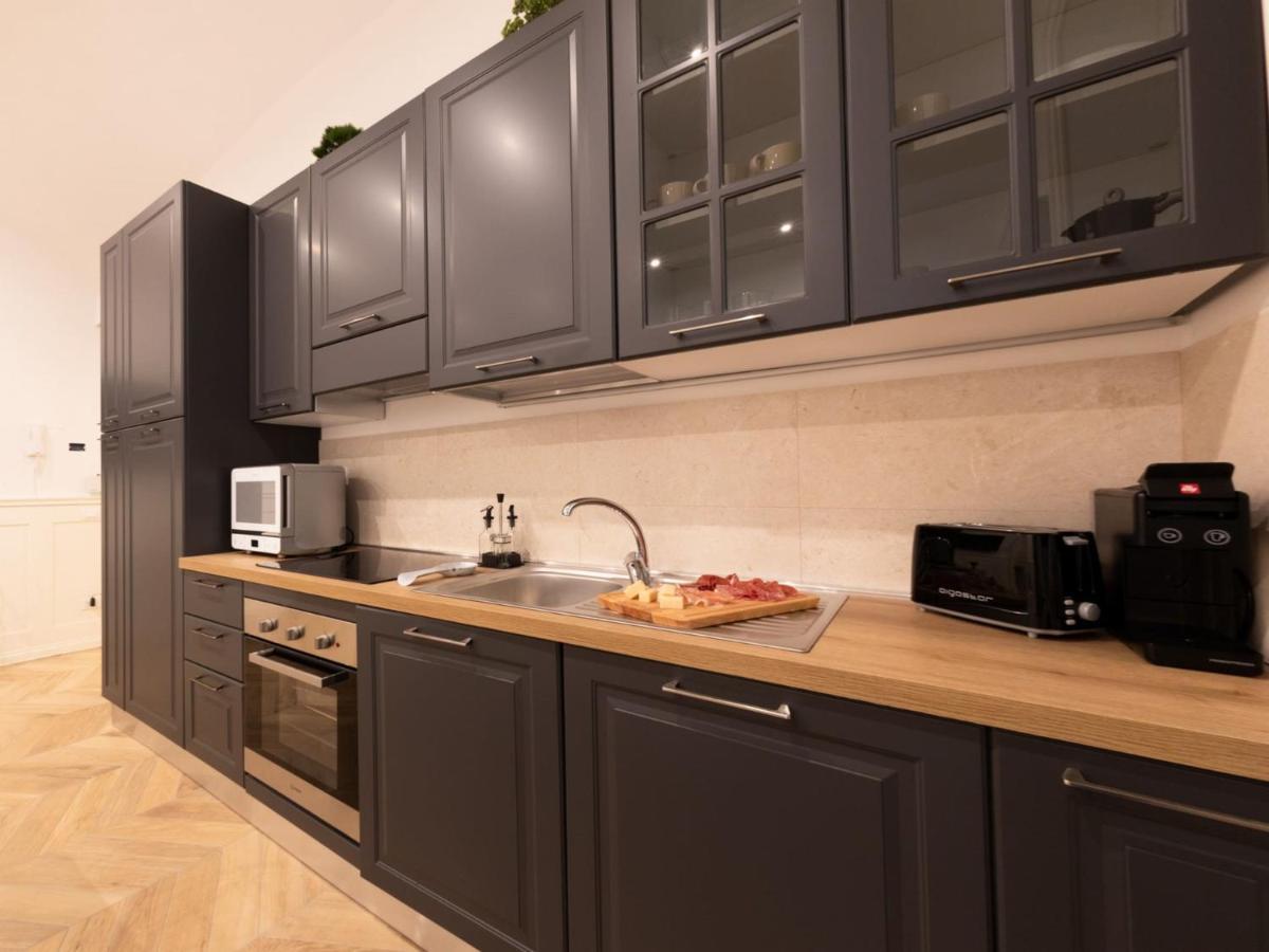 The Best Rent - Elegant Five-Bedrooms Apartment Near Colosseo Rom Eksteriør billede